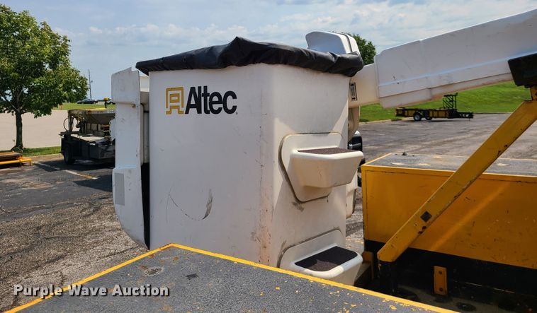 image for item IU9438 2010 Ford F550  bucket truck