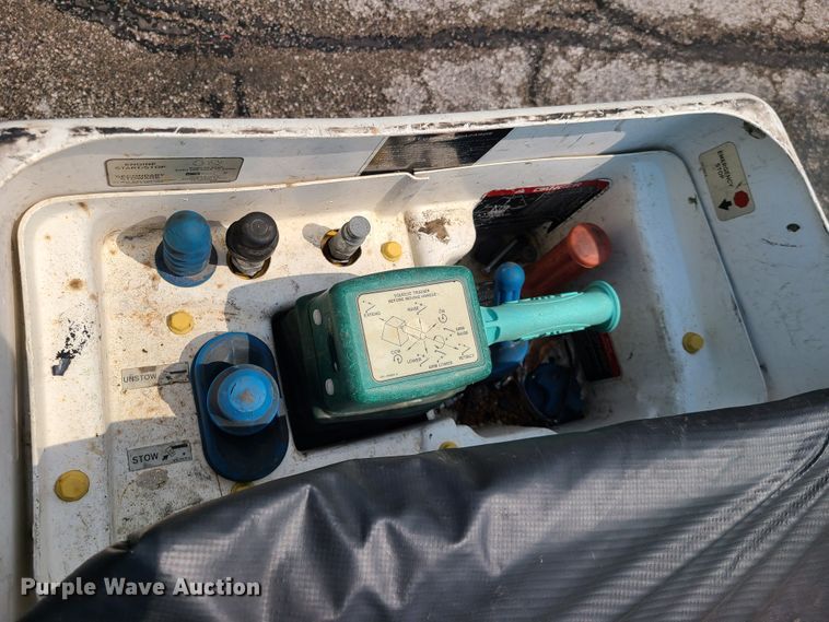 image for item IU9438 2010 Ford F550  bucket truck