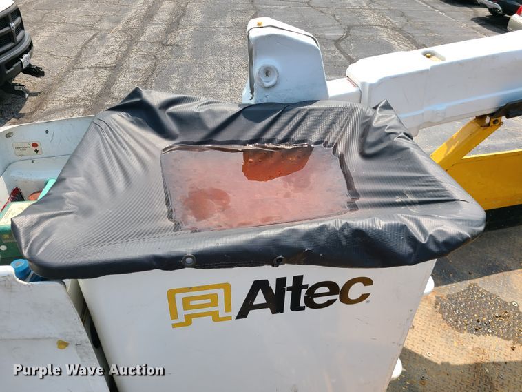 image for item IU9438 2010 Ford F550  bucket truck