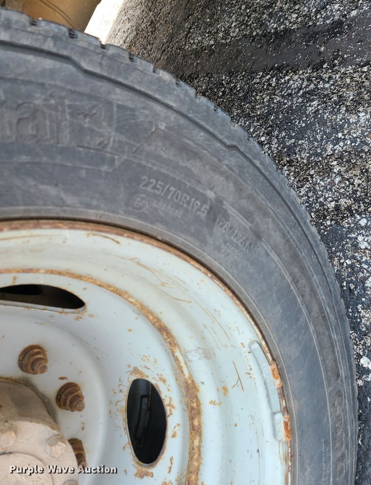 image for item IU9438 2010 Ford F550  bucket truck