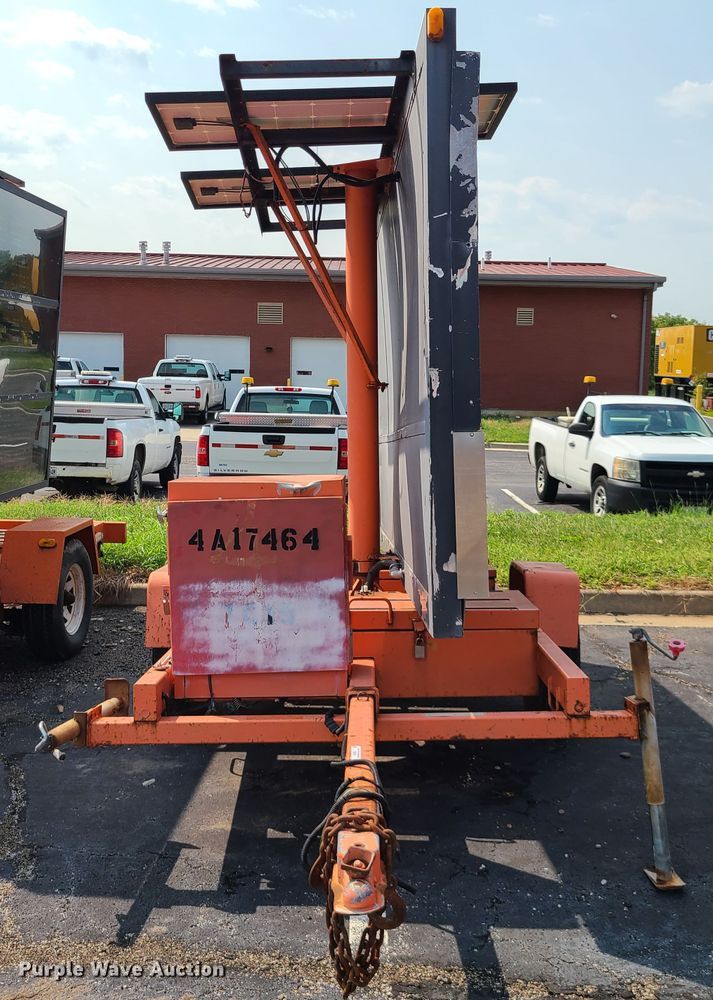 image for item IU9452 2001 American Signal  message board trailer