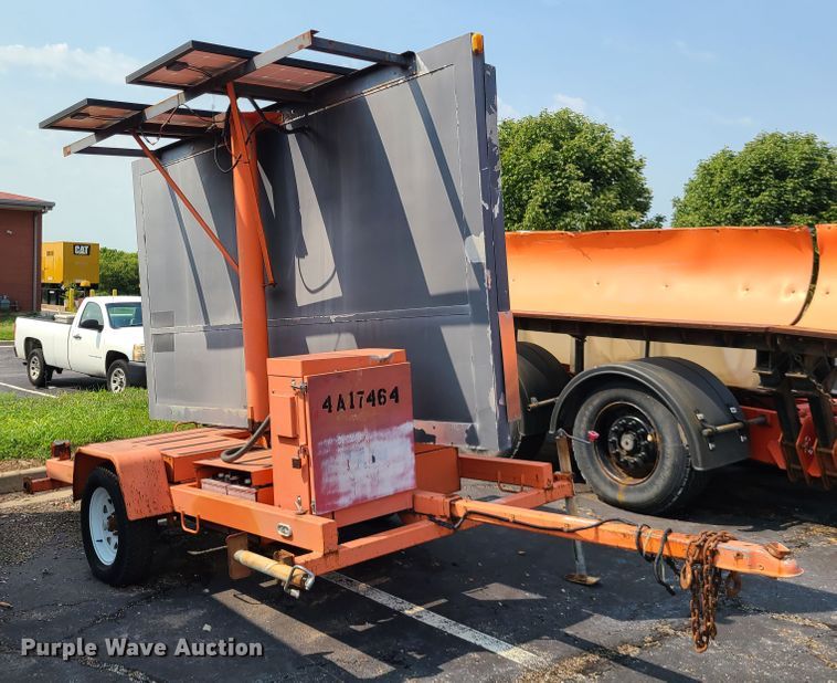 image for item IU9452 2001 American Signal  message board trailer