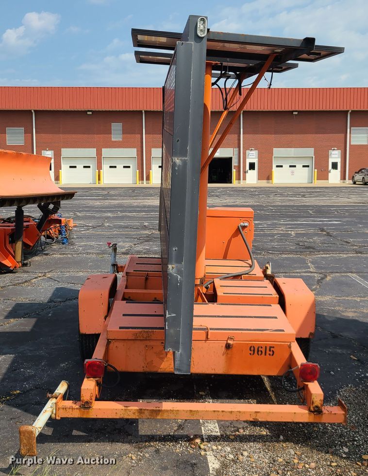 image for item IU9452 2001 American Signal  message board trailer