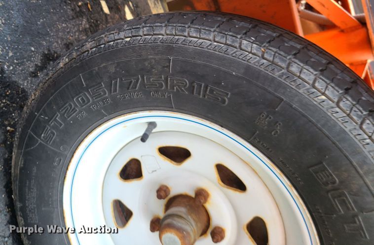 image for item IU9452 2001 American Signal  message board trailer