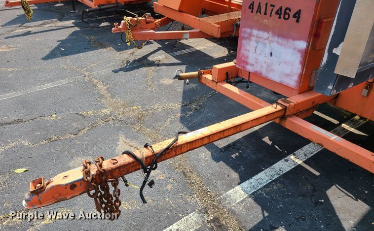 image for item IU9452 2001 American Signal  message board trailer