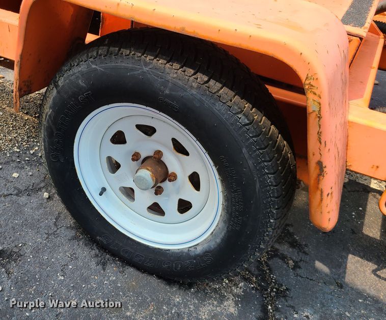 image for item IU9452 2001 American Signal  message board trailer