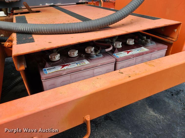 image for item IU9452 2001 American Signal  message board trailer