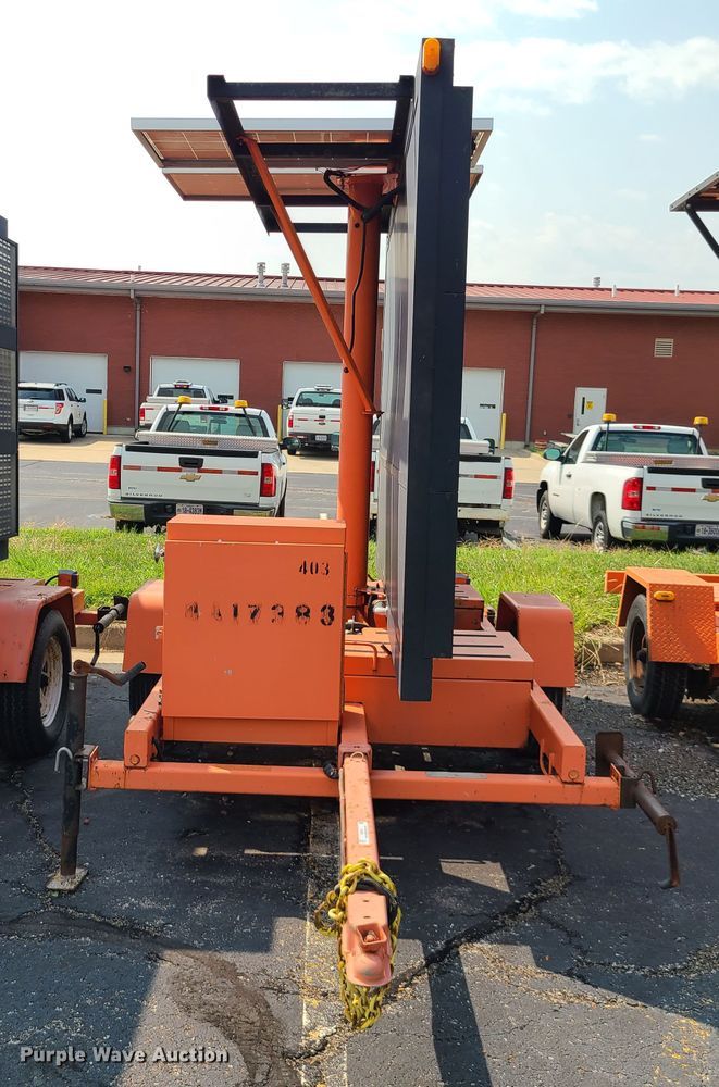 image for item IU9454 2003  American Signal message board trailer