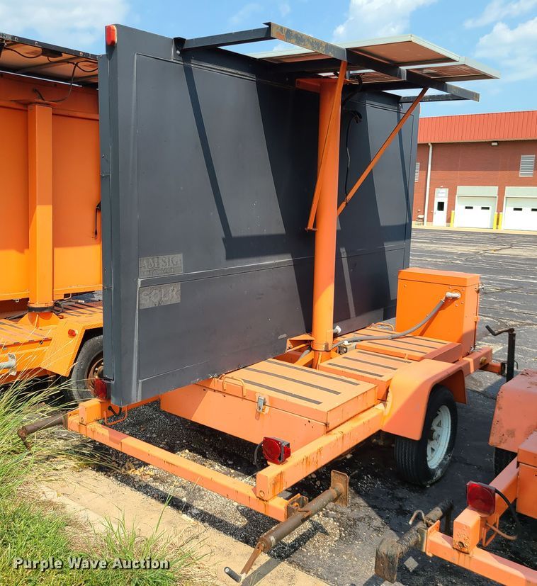 image for item IU9454 2003  American Signal message board trailer