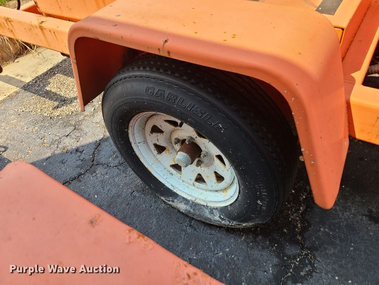 image for item IU9454 2003  American Signal message board trailer