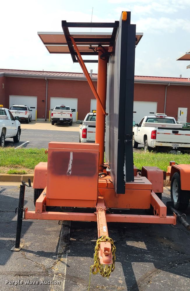 image for item IU9455 2003  American Signal message board trailer