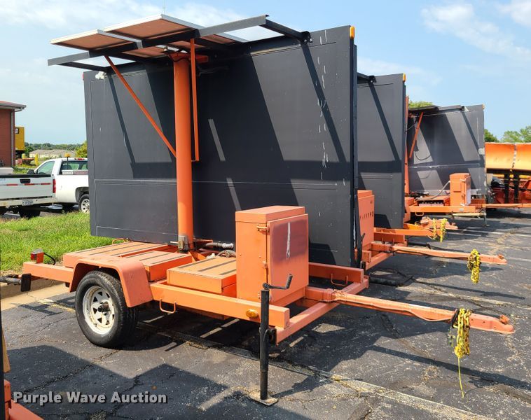 image for item IU9455 2003  American Signal message board trailer