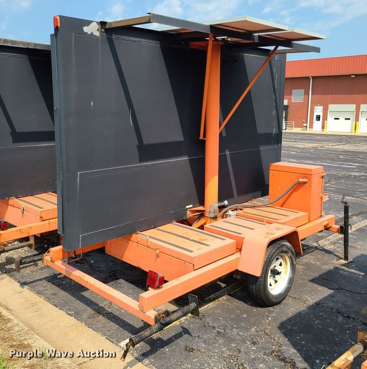 image for item IU9455 2003  American Signal message board trailer