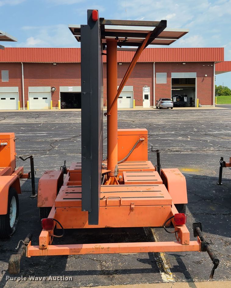 image for item IU9455 2003  American Signal message board trailer