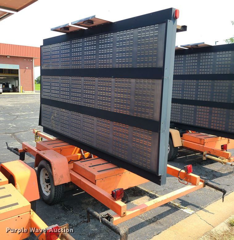 image for item IU9455 2003  American Signal message board trailer