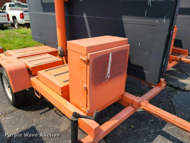 image for item IU9455 2003  American Signal message board trailer