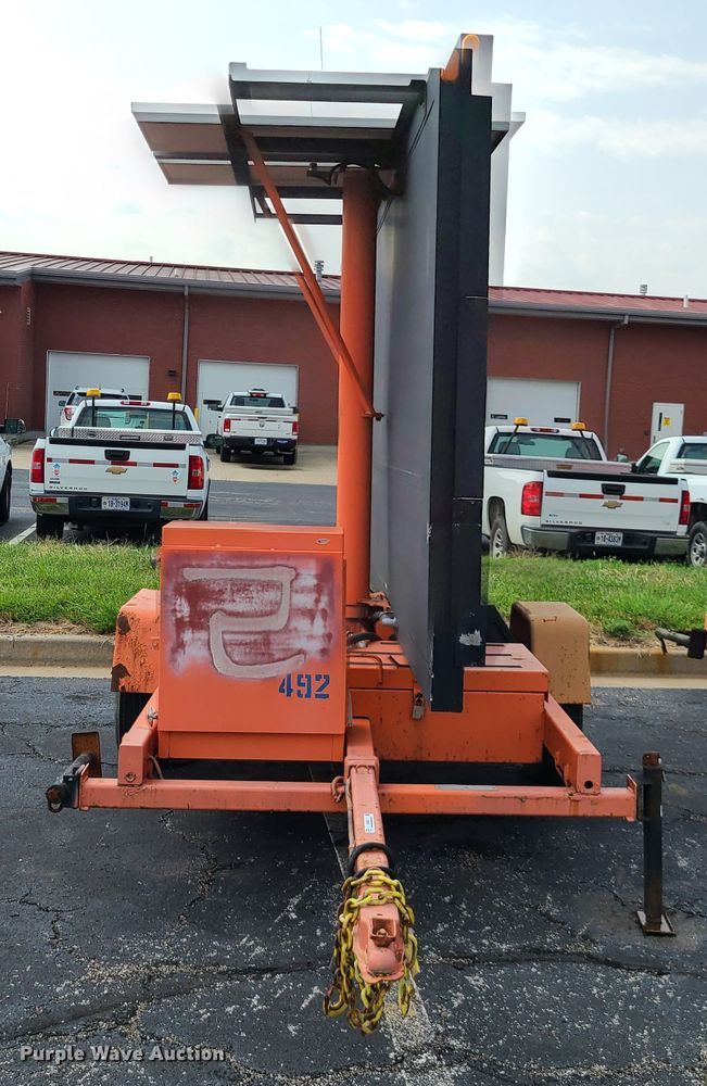 image for item IU9456 2003  American Signal message board trailer