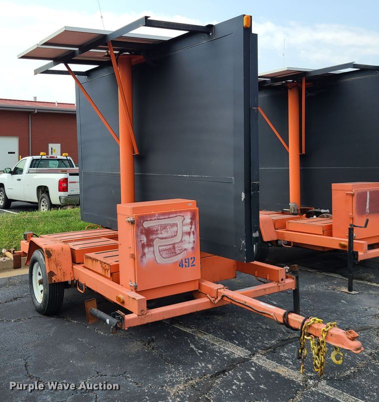 image for item IU9456 2003  American Signal message board trailer