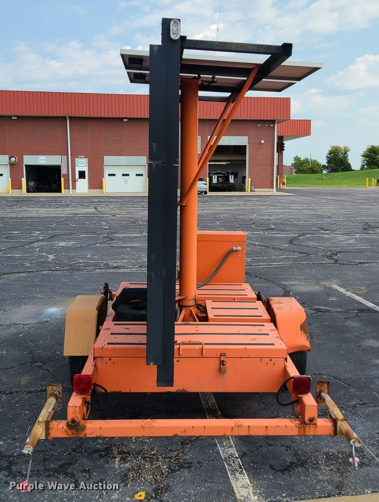 image for item IU9456 2003  American Signal message board trailer