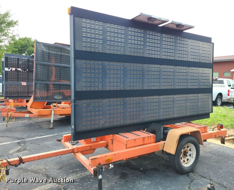 image for item IU9456 2003  American Signal message board trailer