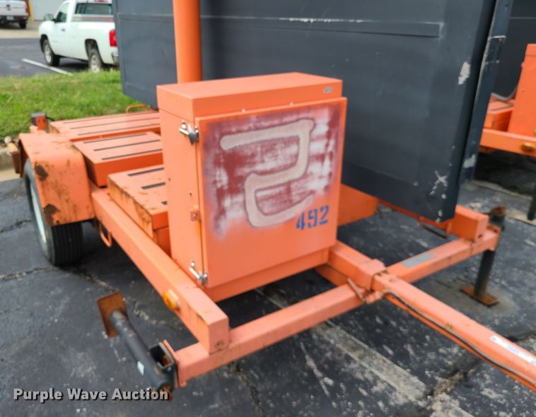 image for item IU9456 2003  American Signal message board trailer