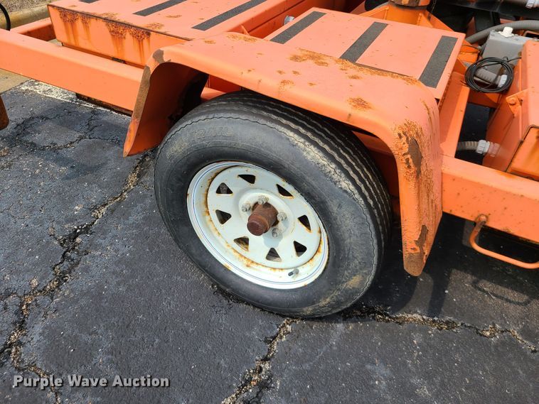 image for item IU9456 2003  American Signal message board trailer