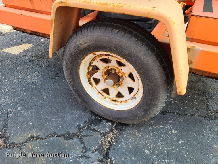 image for item IU9456 2003  American Signal message board trailer