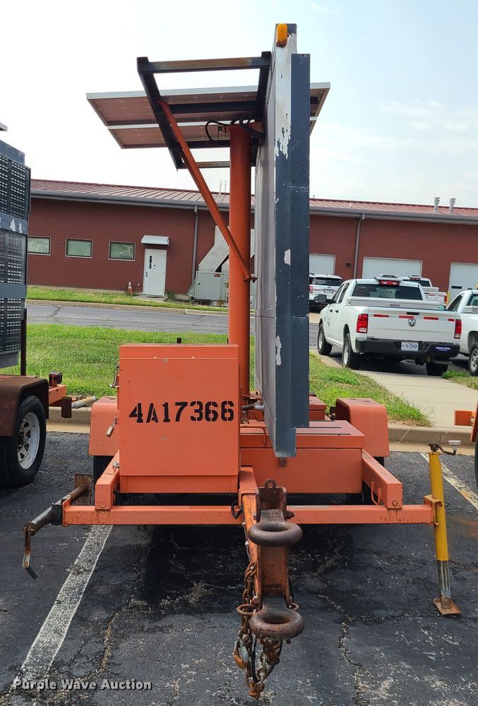 image for item IU9458 2001 American Signal  message board trailer