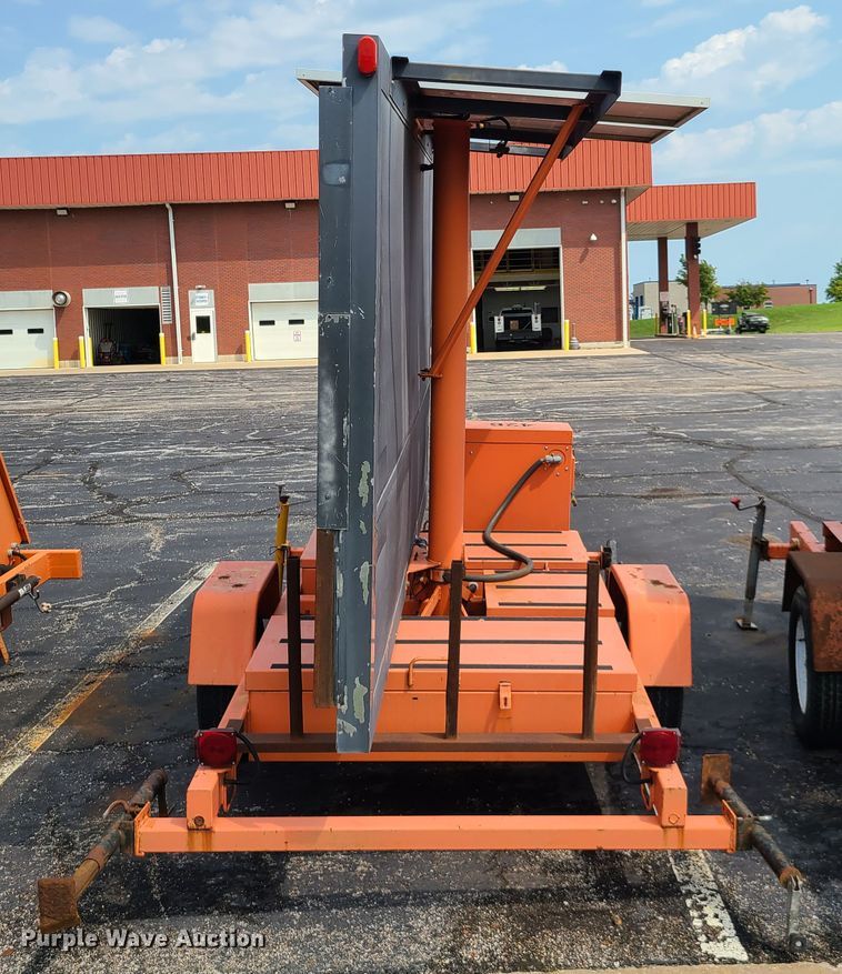 image for item IU9458 2001 American Signal  message board trailer