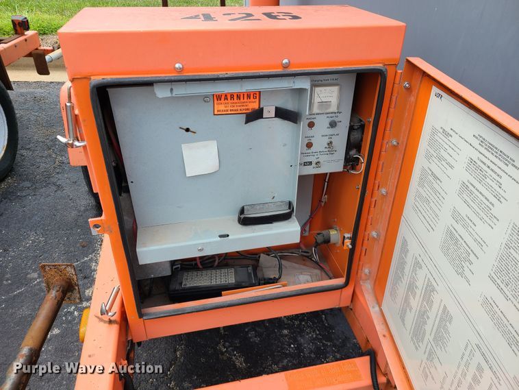 image for item IU9458 2001 American Signal  message board trailer