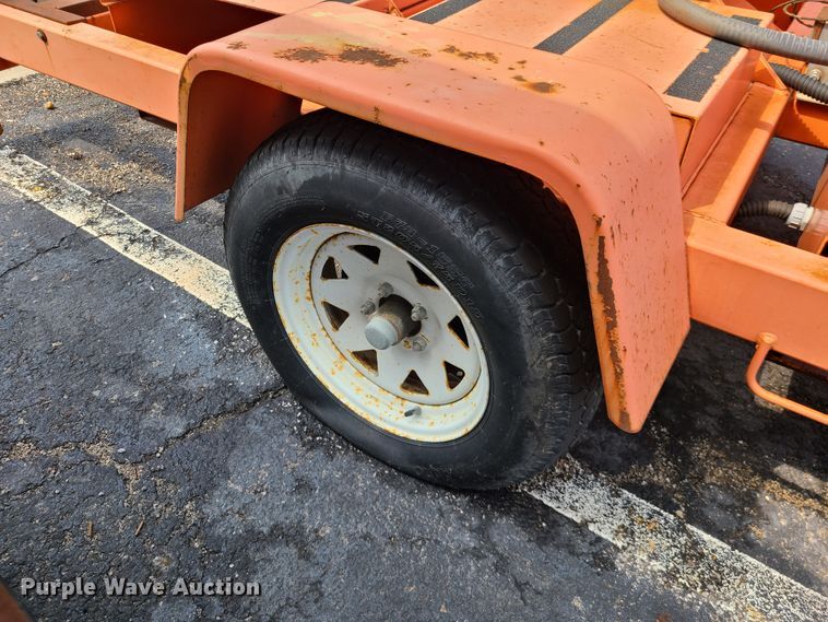 image for item IU9458 2001 American Signal  message board trailer