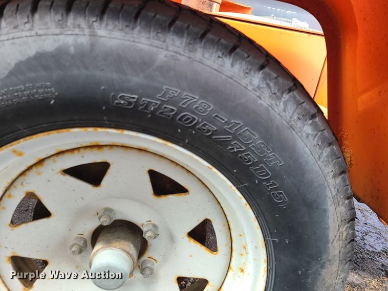 image for item IU9458 2001 American Signal  message board trailer