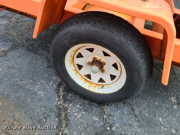 image for item IU9458 2001 American Signal  message board trailer