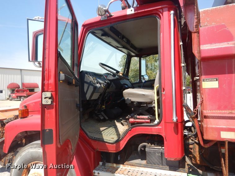 image for item JG9148 2003 Freightliner FL70  dump truck