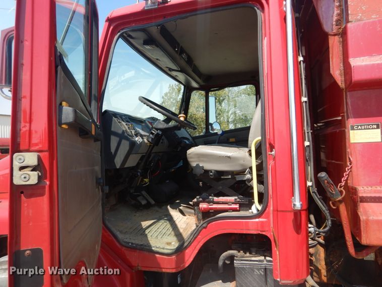 image for item JG9148 2003 Freightliner FL70  dump truck