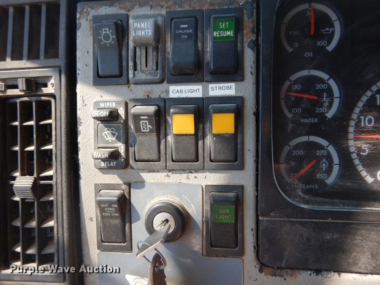 image for item JG9148 2003 Freightliner FL70  dump truck