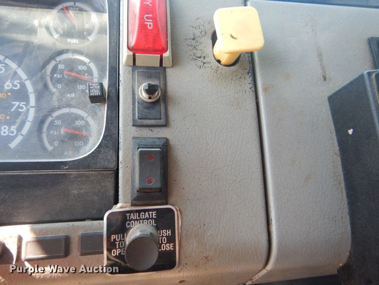 image for item JG9148 2003 Freightliner FL70  dump truck