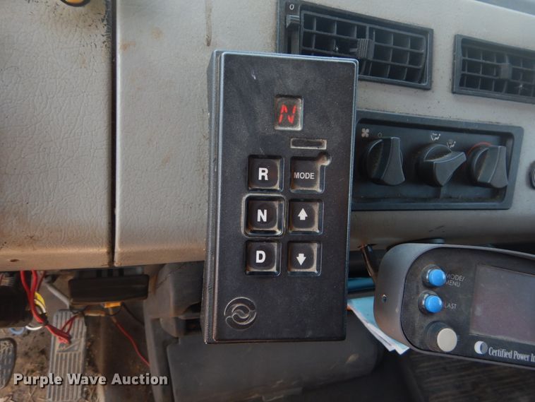 image for item JG9148 2003 Freightliner FL70  dump truck