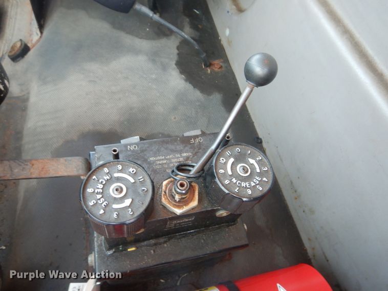 image for item JG9148 2003 Freightliner FL70  dump truck