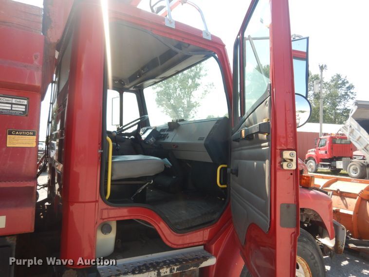 image for item JG9148 2003 Freightliner FL70  dump truck