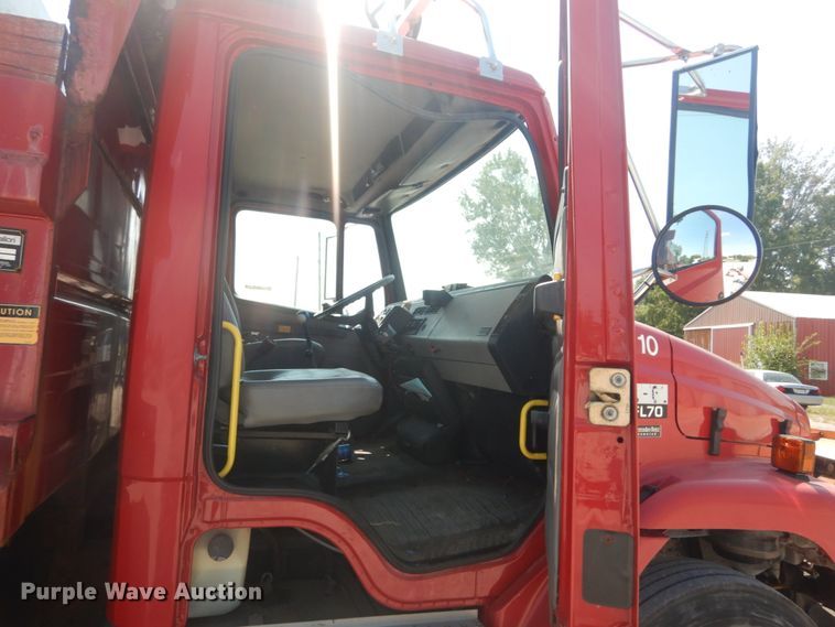 image for item JG9148 2003 Freightliner FL70  dump truck