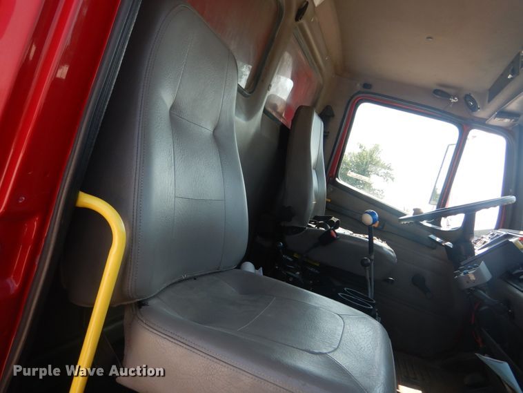 image for item JG9148 2003 Freightliner FL70  dump truck