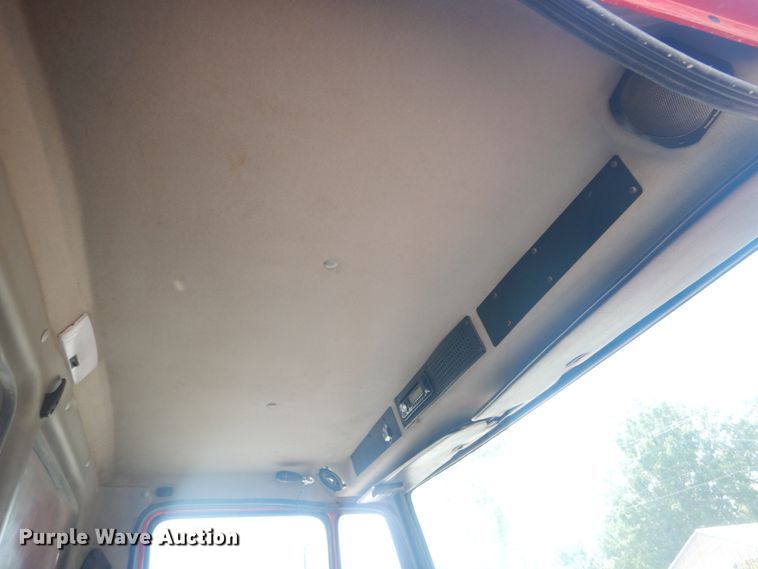 image for item JG9148 2003 Freightliner FL70  dump truck