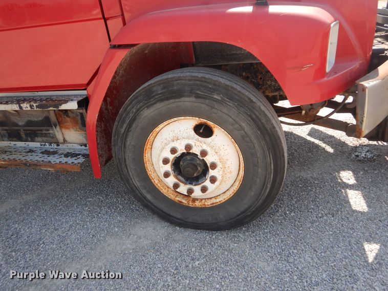 image for item JG9148 2003 Freightliner FL70  dump truck