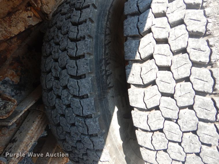 image for item JG9148 2003 Freightliner FL70  dump truck