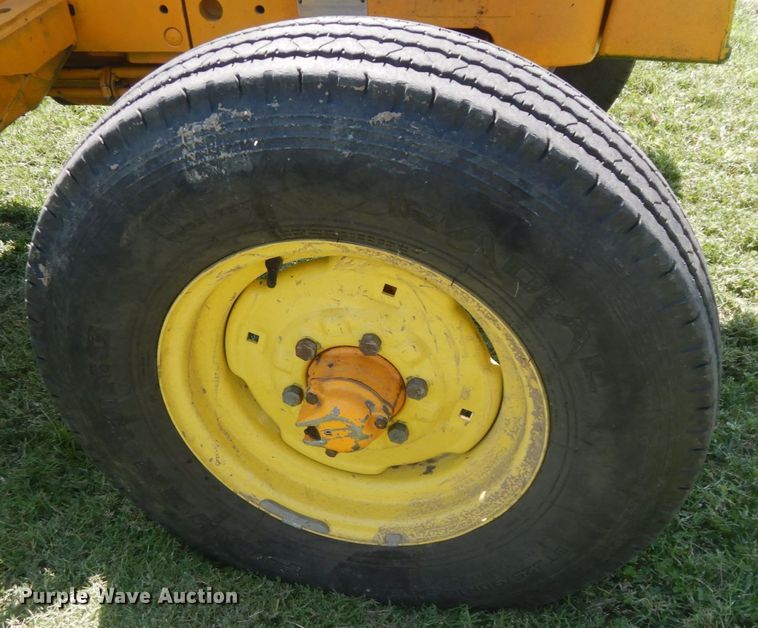 image for item JG9172 1986 John Deere 2150  tractor