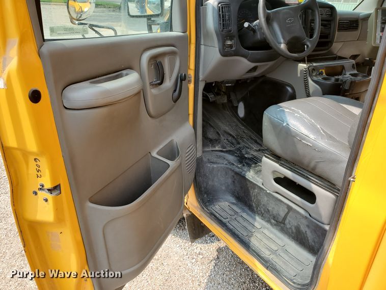 image for item JM9702 2001 Chevrolet Express 3500 Cargo  school bus