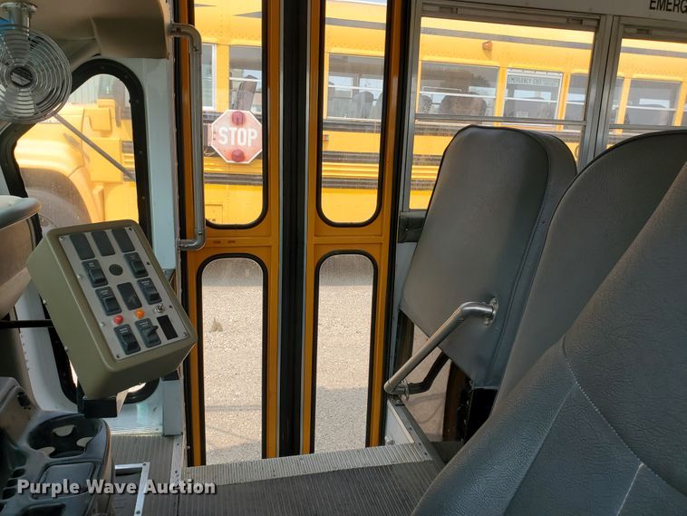 image for item JM9702 2001 Chevrolet Express 3500 Cargo  school bus