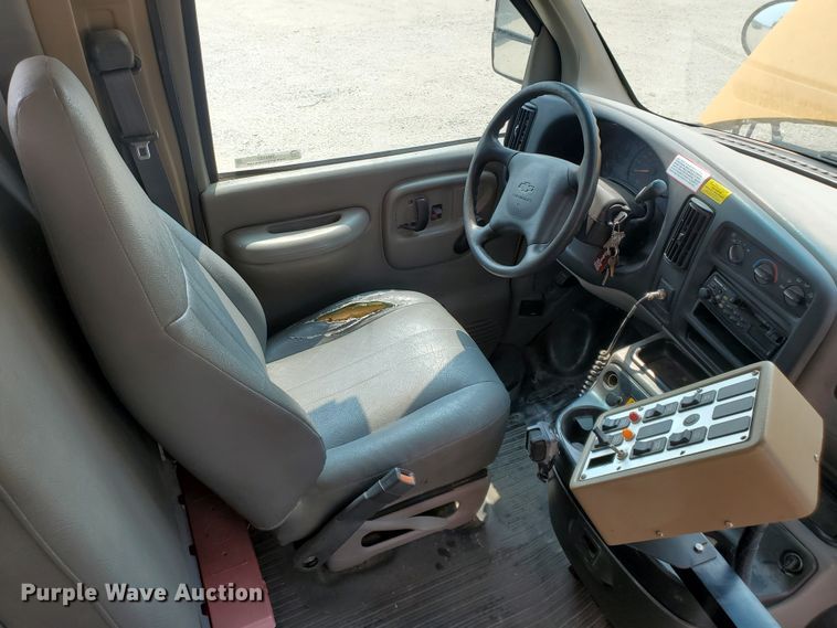image for item JM9702 2001 Chevrolet Express 3500 Cargo  school bus