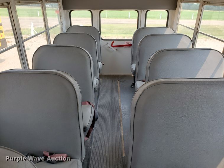 image for item JM9702 2001 Chevrolet Express 3500 Cargo  school bus